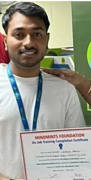 Siddharth Malhotra holding his MindMints Foundation on-the-job training completion certificate